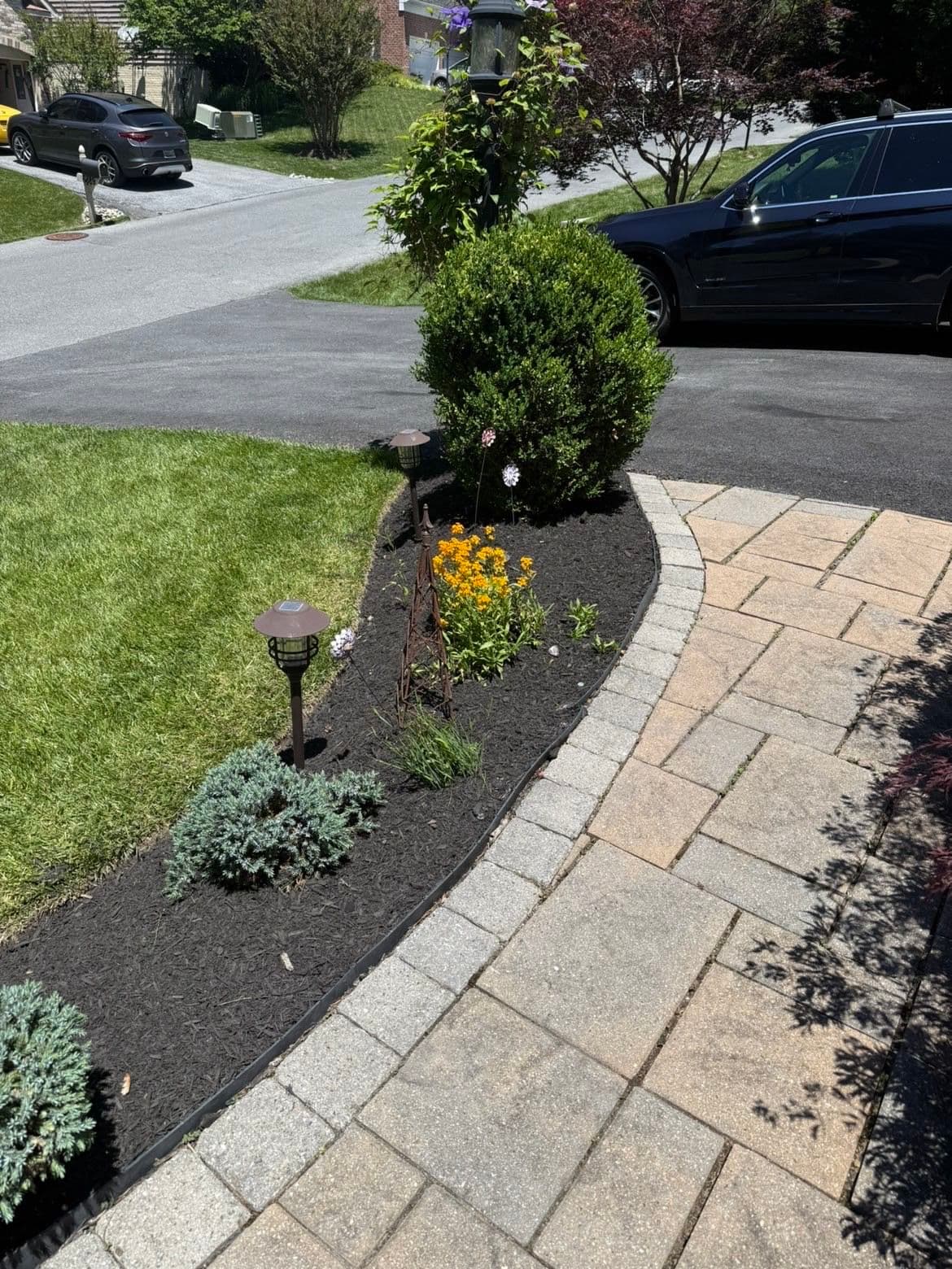 Gallery photos for Fresh Mulch and Full Property Cleanup Done Right: Image #1